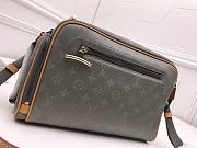 Louis Vuitton Monogram Titanium Canvas Camera Bag M43884 Size 32 x 20 x 11 cm - 4