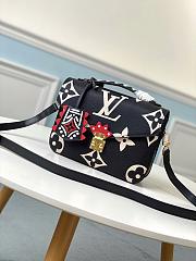 Louis Vuitton LV Crafty Pochette Metis M45385 Size 25 x 19 x 7 cm - 1