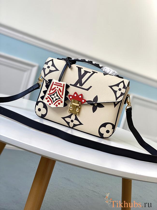 Louis Vuitton LV Crafty Pochette Metis M45384 Size 25 x 19 x 7 cm - 1