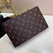 Louis Vuitton LV Chain Clutch M55646 Size 25 x 15.7 x 1 cm - 2