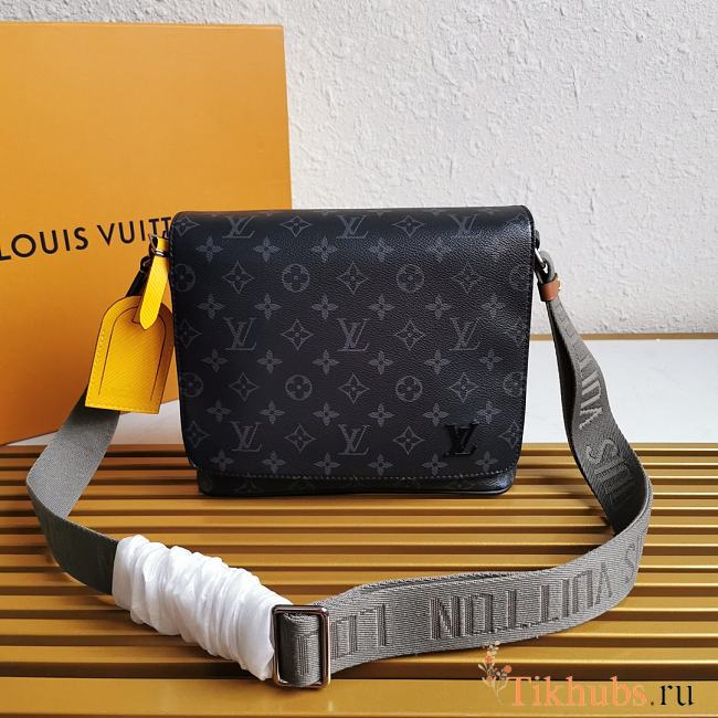 LV New District PM Louis Vuitton M45627 Size 25 x 22 x 7 cm - 1