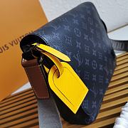 LV New District PM Louis Vuitton M45627 Size 25 x 22 x 7 cm - 6