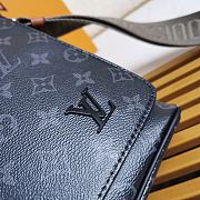 LV New District PM Louis Vuitton M45627 Size 25 x 22 x 7 cm - 4