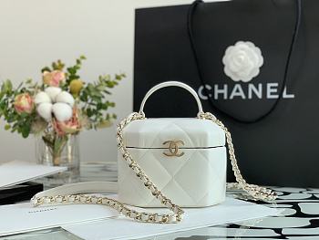 Chanel Box Bag White 99077 Size 15 x 10 x 11 cm