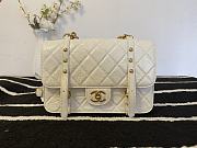 Chanel Flap Bag Cowhide White Size 17 x 25 x 8 cm - 1