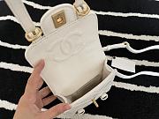 Chanel Mini Flap Bag Cowhide White 99086 Size 17 x 14 x 7 cm - 2