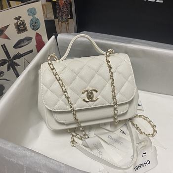 Chanel Messenger Bag White 93749 Size 19 x 7 x 14 cm