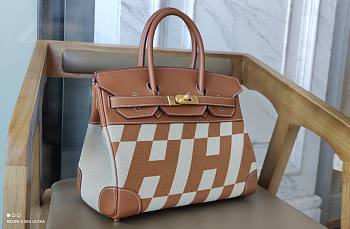 Hermes Swift Brown/White Size 30 cm