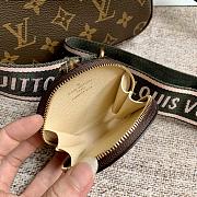 LV Three-Peice Slant Bag Green Strap M44823 - 5