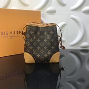 LV Catwalk Bag M57099 Size 22 × 19 × 23 cm - 4