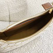 Celine Ava Underarm Bag  Presbyopia White 0290 Size 23 × 14 × 7 cm - 4