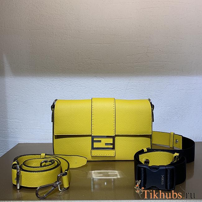 Fendi Yellow Men's Bugette Baguette Size 26 x 16 x 4 cm - 1