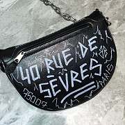 Balenciaga Half-Moon Belt Bag Black Size 24 x 18 cm - 5