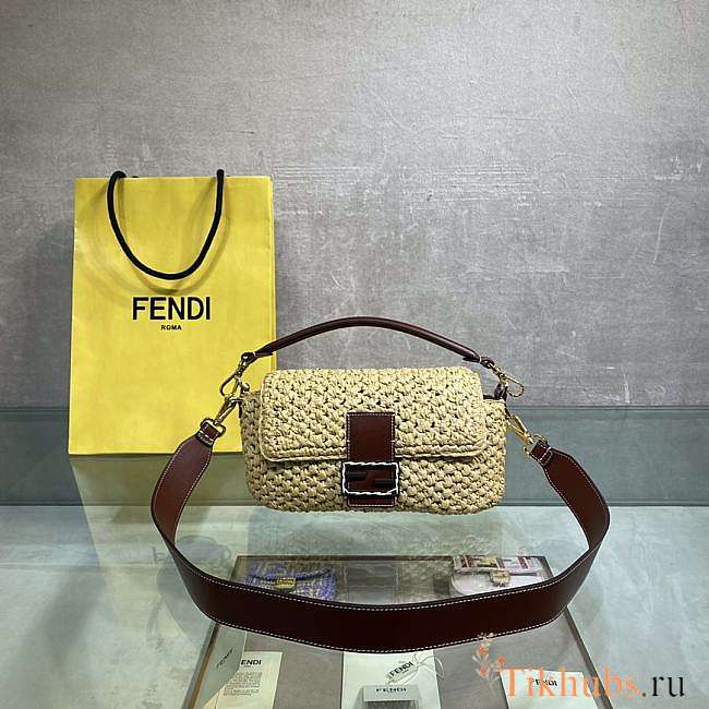 Fendi Baguette Woven Straw Bag Size 26 x 14 x 4 cm - 1