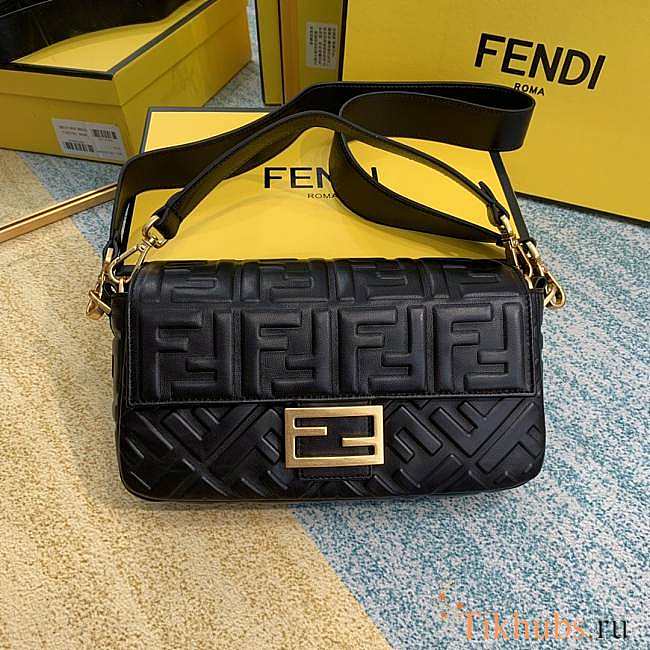 Fendi Baguette Black Medium Size 26 x 15 x 6 cm - 1