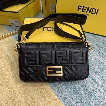 Fendi Baguette Black Medium Size 26 x 15 x 6 cm