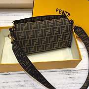 Fendi Baguette Medium Size 26 cm - 4