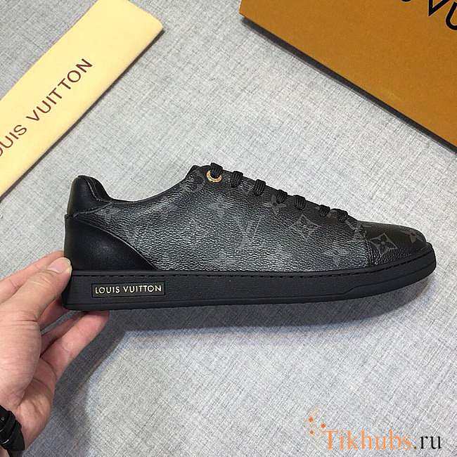 Louis Vuitton Sneakers 001 - 1