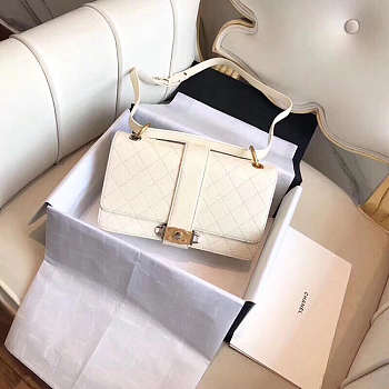 Chanel Flap Bag White Size 24 cm