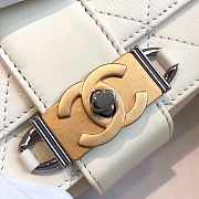 Chanel Flap Bag White Size 24 cm - 2