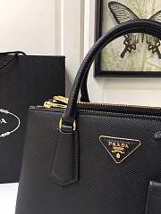 Prada Saffiano Large Tote in Black Size 31 x 22.5 x 13.5 cm - 2