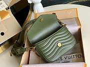 LV Multi Pochette New Wave Green M56471 Size 21 x 13 x 6.5 cm - 3