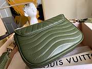 LV Multi Pochette New Wave Green M56471 Size 21 x 13 x 6.5 cm - 5