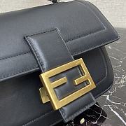 Fendi Baguette Chain Bag 602 Size 27 x 6 x 13.5 cm - 4