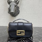 Fendi Baguette Chain Bag 601 Size 19 × 5 × 10 cm - 1