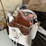 LV Muria Mahina Leather White M55800 Size 25x25x20 cm - 4