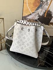 LV Muria Mahina Leather White M55800 Size 25x25x20 cm - 5