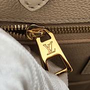 Louis Vuitton Onthego GM Cream M44925 Size 34 x 26 x 15 cm - 6