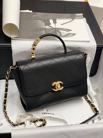 Chanel Pearl Messenger Bag Size 20 x 5 x 16 cm