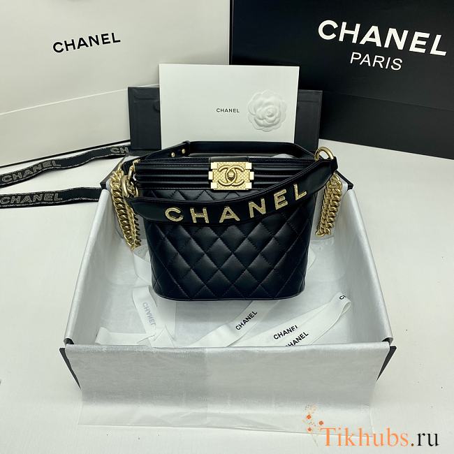 Chanel Bucket Bag Size 20 x 18 x 10 cm - 1