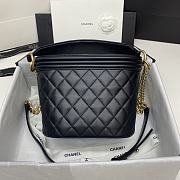 Chanel Bucket Bag Size 20 x 18 x 10 cm - 6