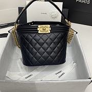 Chanel Bucket Bag Size 20 x 18 x 10 cm - 4