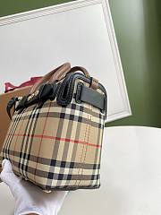 Burberry Tote Belt Bag Size 21.5 x 12 x 19 cm - 2