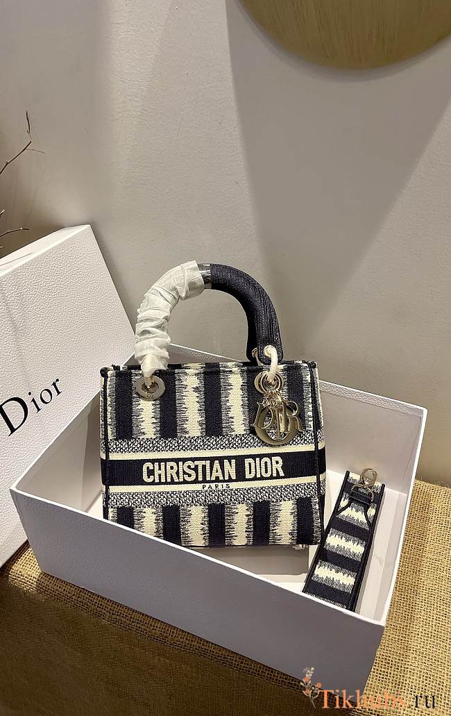 Dior Lady D-Lite Reverse 09 Size 24 x 20 x 11 cm - 1