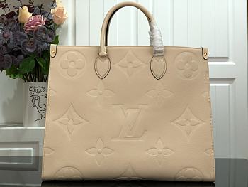 LV Onthego Embossed White M44925 Size 41 x 34 x 19 cm