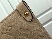 LV Onthego Embossed White M44925 Size 41 x 34 x 19 cm - 5