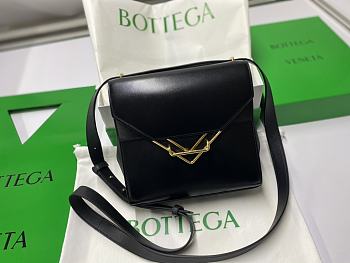 Bottega Veneta Shoulder Bag Black Size 23 x 21 x 9 cm