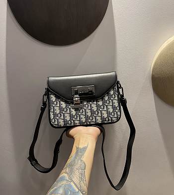 Dior Mini Clutch Bag Embossed Logo 214 Size 19×14×4 cm