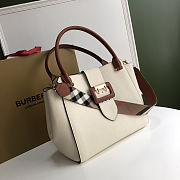 Burberry Buckle Bag White Size 30 x 17.5 x 27.5 cm - 2