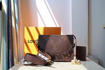 Louis Vuitton Giant Monogram Toilet Pouch M67692 Size 26 x 20 x 5 cm 