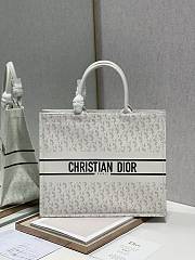 Dior Book Tote Shopping Bag Punching White 1286 Size 41 x 32 cm - 1