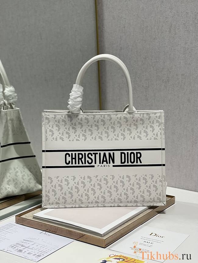 Dior Book Tote Shopping Bag Punching White 1287 Size 36 × 28 cm - 1
