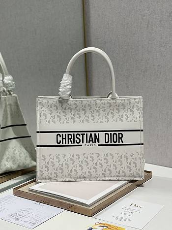 Dior Book Tote Shopping Bag Punching White 1287 Size 36 × 28 cm