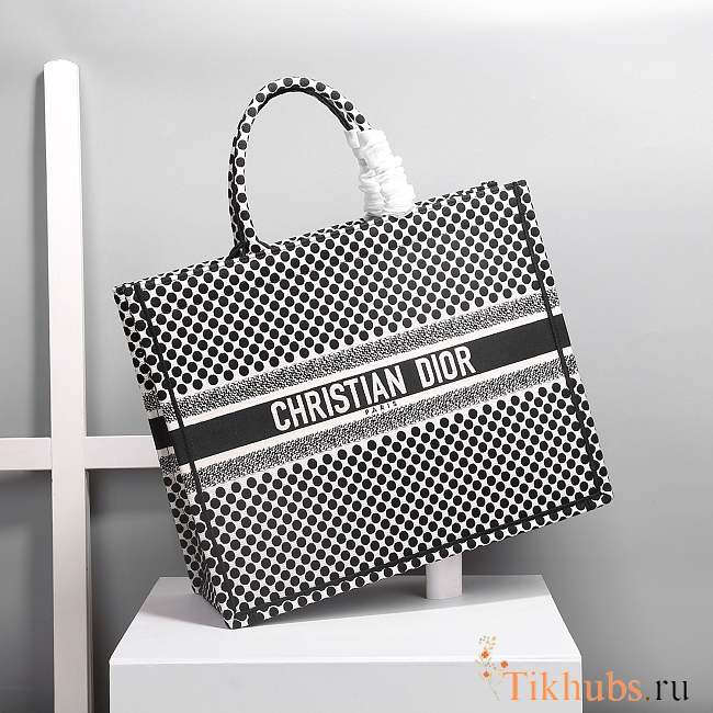 Dior Book Tote Polka Dot Embroidery Size 41.5 cm - 1