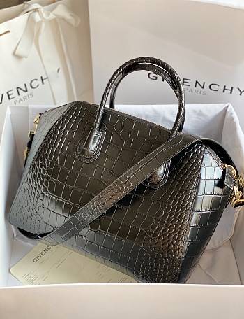 Givenchy Classic Antigona Tote Size 33 cm