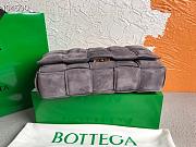 Bottega Veneta Pillow Bag Purple 30309 Size 26 x 18 x 8 cm - 6